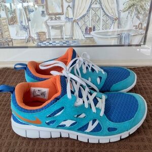 Unisex Nike "Free Run 2" Tri-Color Sneakers. Size 7Y. Boys/Men's 7/Women's 8.5